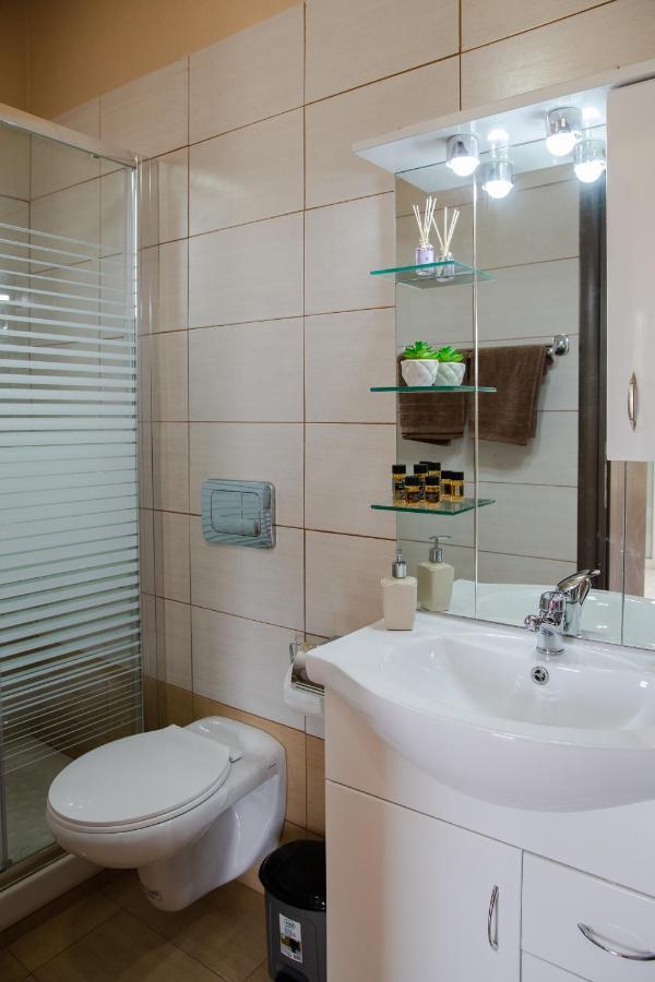 Electi Apartments Cฮารากิ ภายนอก รูปภาพ